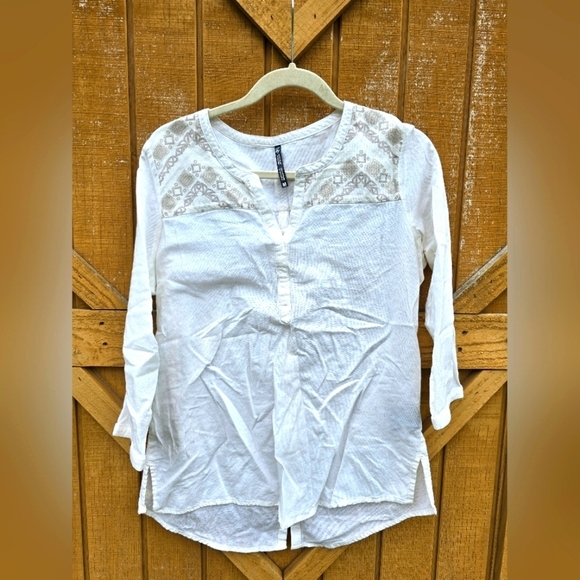 Kuhl Tops - Kuhl Martina Blouse Women M Beige Aztec Print Quarter Sleeve Organic Cotton